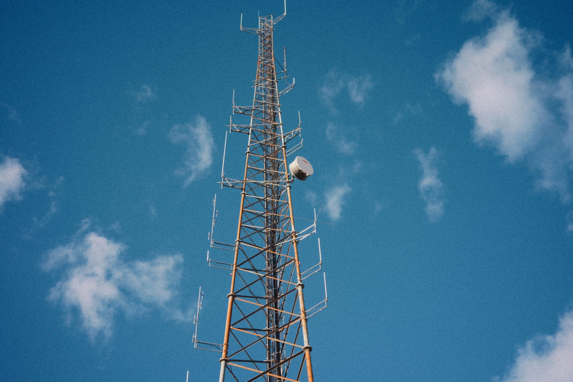 Fixed monitoring installation, the kind of site PRECISE AN4 is designed for